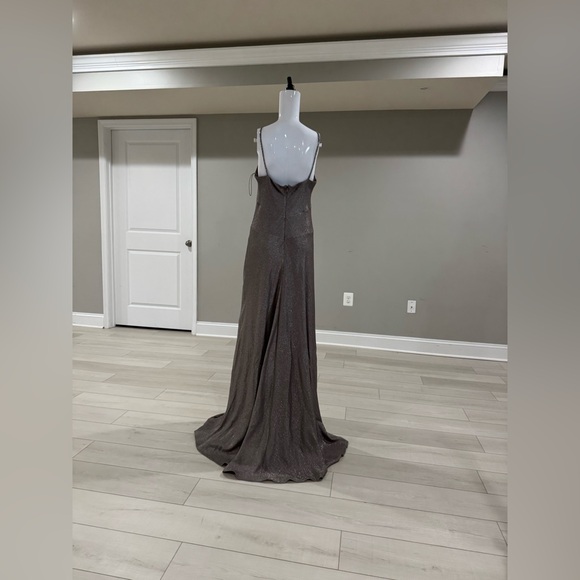 $3990 Ralph Lauren Collection

Natalie Silk-Blend Gown size 8 - Picture 13 of 17